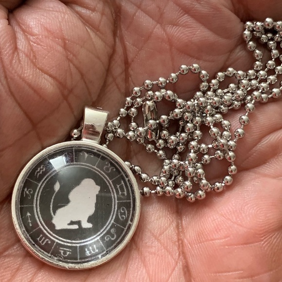 Cabochon Pendant Charm Necklace - Picture 4 of 4